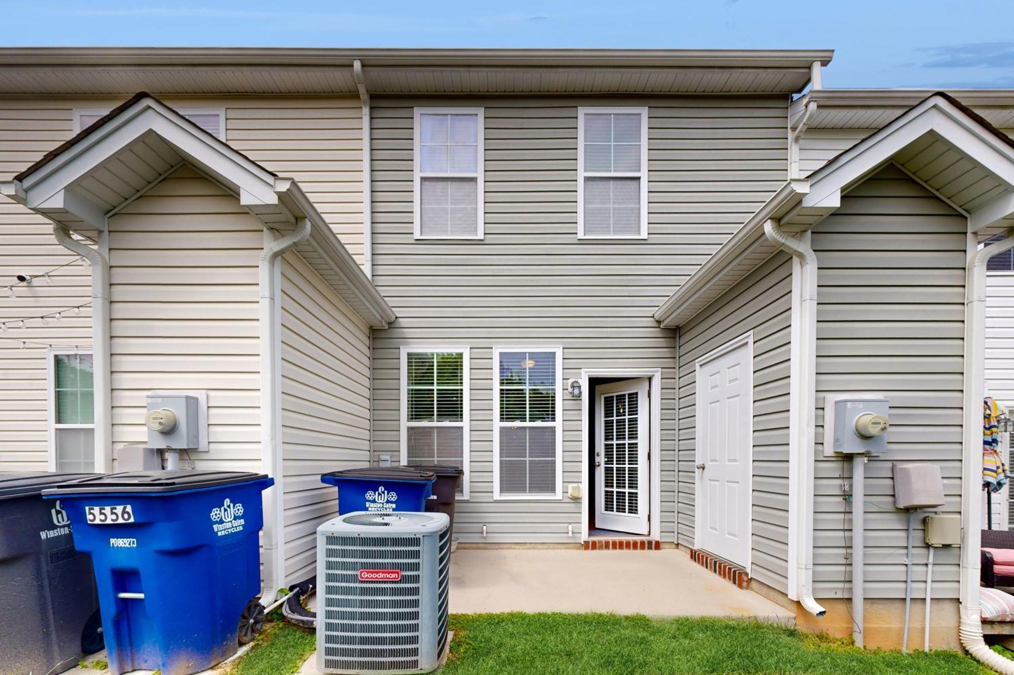 Farmhouse Villa Winston-Salem Exterior photo